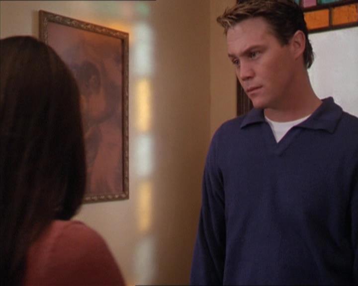 Charmed-Online-dot-215GiveMeASign0860.jpg