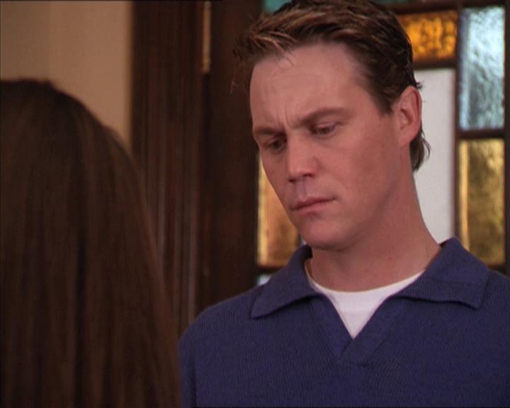 Charmed-Online-dot-215GiveMeASign0866.jpg
