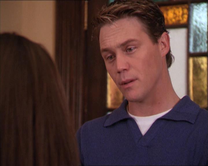 Charmed-Online-dot-215GiveMeASign0870.jpg