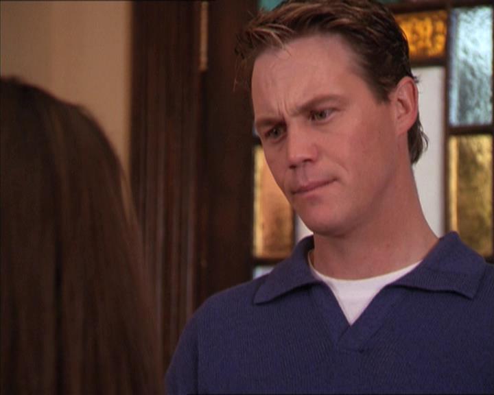 Charmed-Online-dot-215GiveMeASign0878.jpg