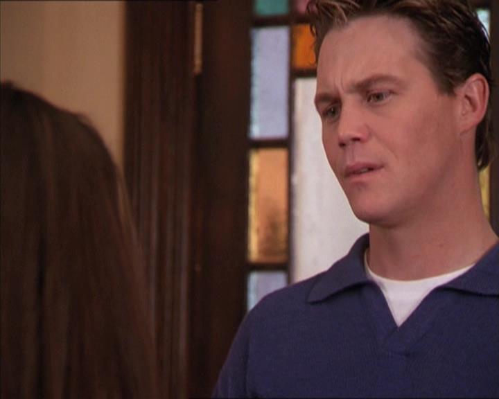 Charmed-Online-dot-215GiveMeASign0879.jpg