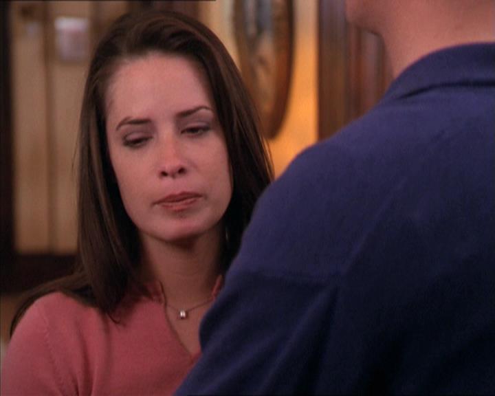 Charmed-Online-dot-215GiveMeASign0880.jpg