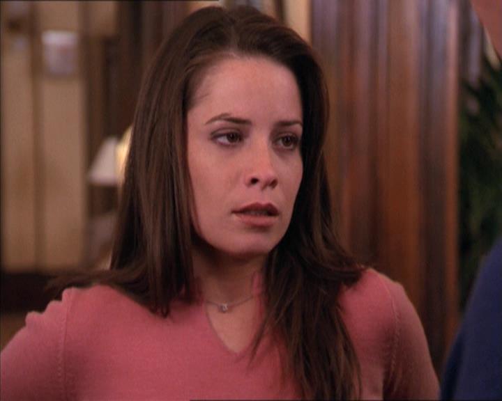 Charmed-Online-dot-215GiveMeASign0889.jpg