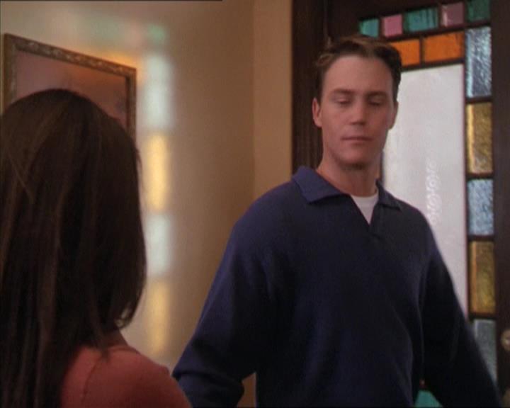 Charmed-Online-dot-215GiveMeASign0891.jpg