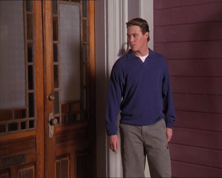 Charmed-Online-dot-215GiveMeASign0901.jpg