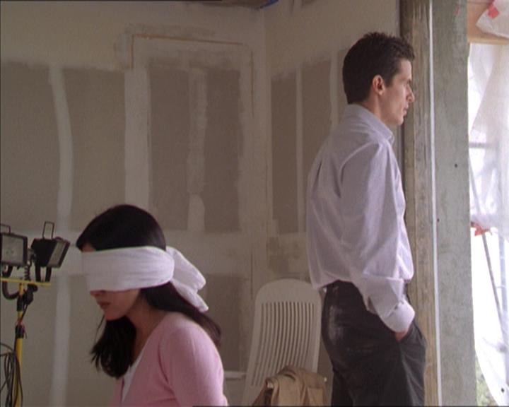Charmed-Online-dot-215GiveMeASign0932.jpg