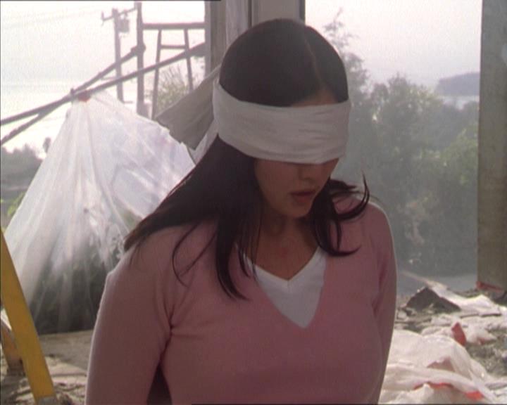 Charmed-Online-dot-215GiveMeASign0934.jpg