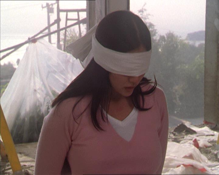 Charmed-Online-dot-215GiveMeASign0935.jpg
