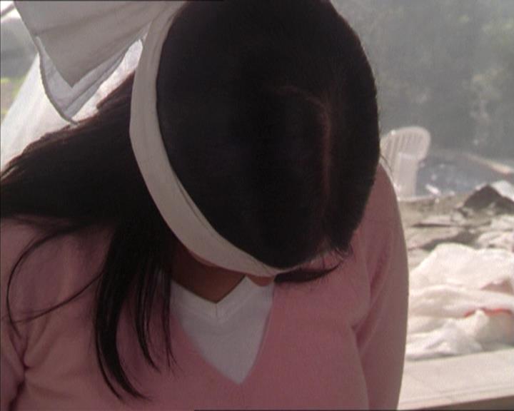 Charmed-Online-dot-215GiveMeASign0938.jpg
