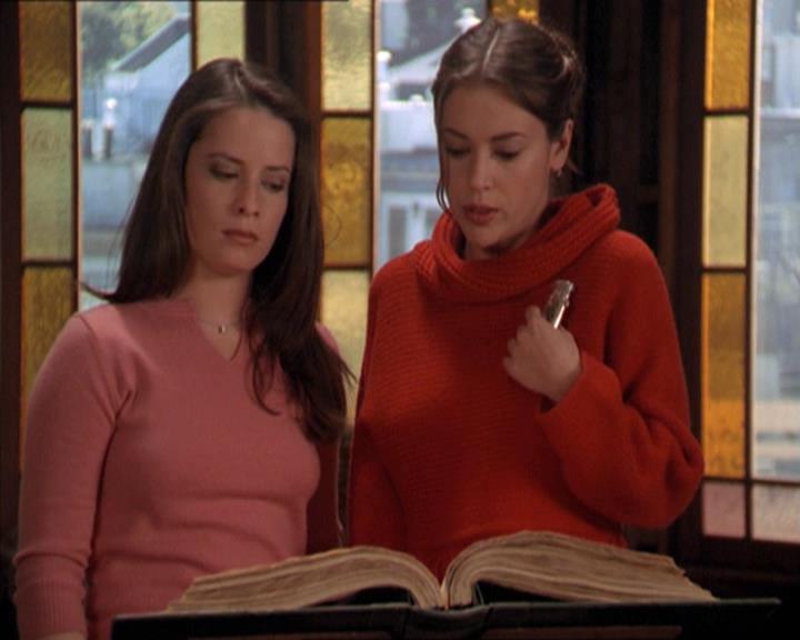 Charmed-Online-dot-215GiveMeASign0951.jpg
