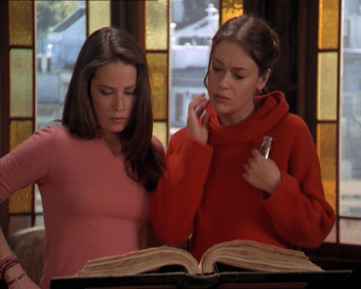 Charmed-Online-dot-215GiveMeASign0954.jpg