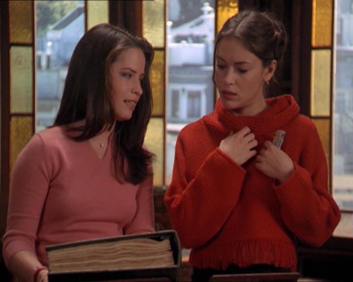 Charmed-Online-dot-215GiveMeASign0958.jpg