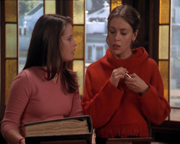 Charmed-Online-dot-215GiveMeASign0960.jpg