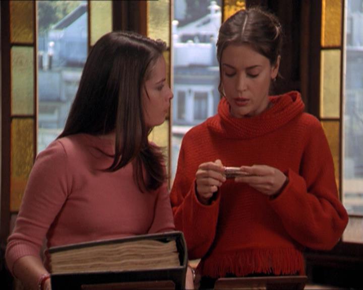 Charmed-Online-dot-215GiveMeASign0964.jpg