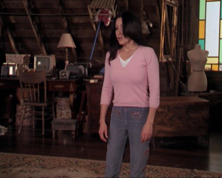 Charmed-Online-dot-215GiveMeASign0967.jpg