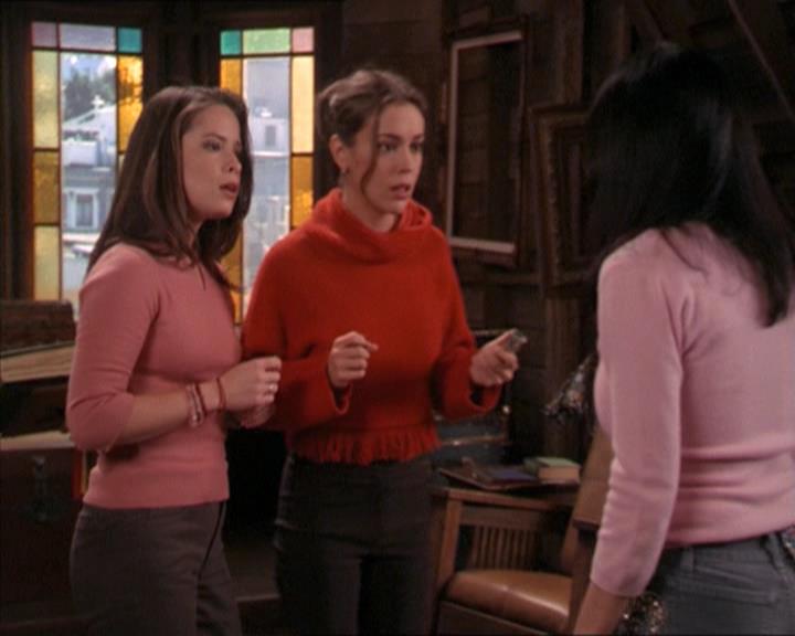 Charmed-Online-dot-215GiveMeASign0970.jpg