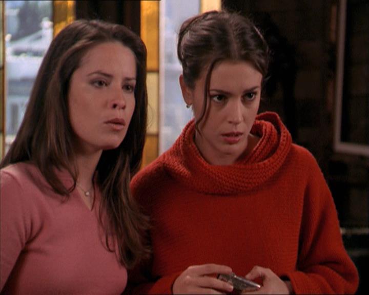 Charmed-Online-dot-215GiveMeASign0972.jpg