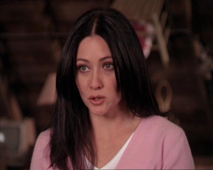 Charmed-Online-dot-215GiveMeASign0976.jpg
