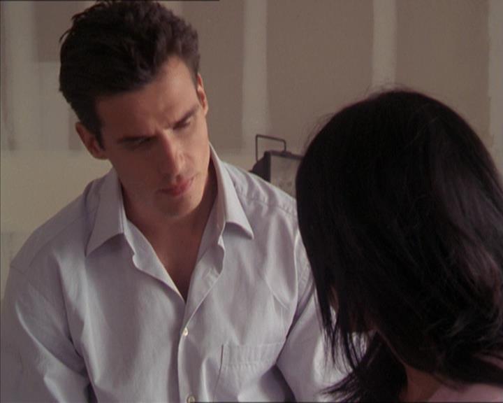 Charmed-Online-dot-215GiveMeASign0992.jpg