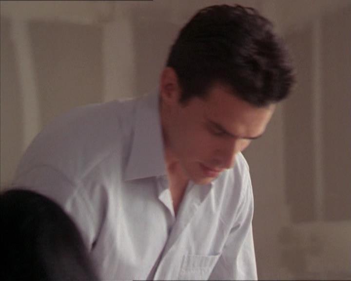 Charmed-Online-dot-215GiveMeASign0994.jpg