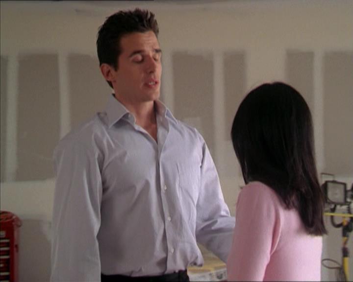 Charmed-Online-dot-215GiveMeASign1010.jpg