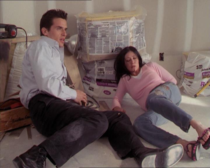 Charmed-Online-dot-215GiveMeASign1029.jpg