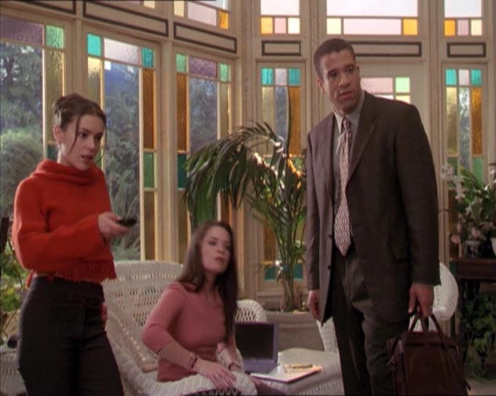 Charmed-Online-dot-215GiveMeASign1062.jpg