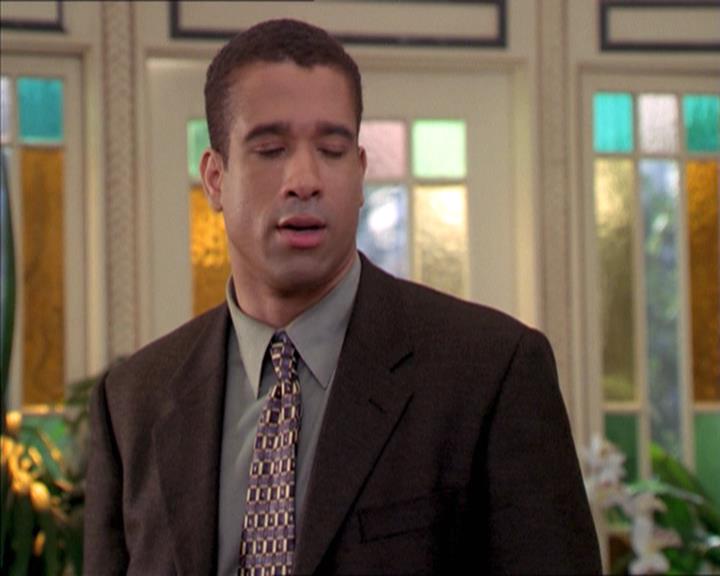 Charmed-Online-dot-215GiveMeASign1068.jpg