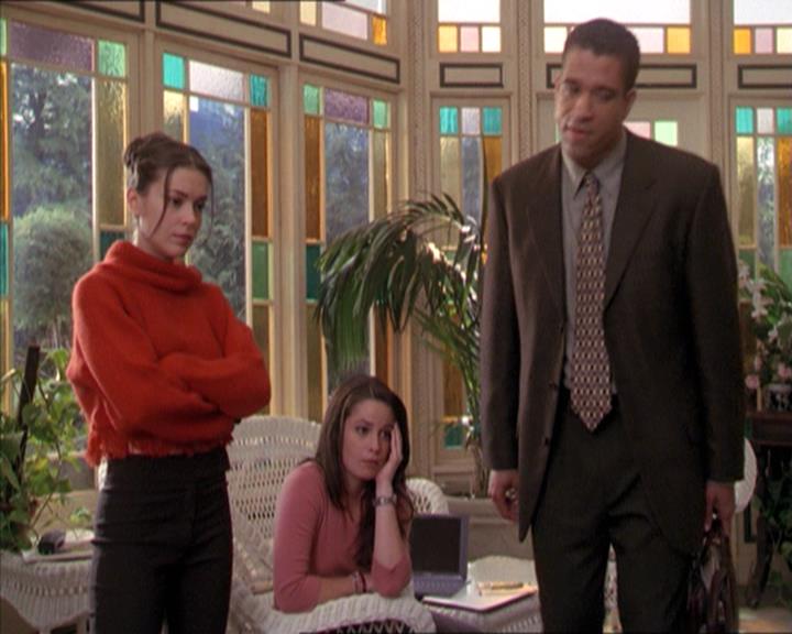 Charmed-Online-dot-215GiveMeASign1075.jpg