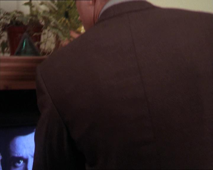 Charmed-Online-dot-215GiveMeASign1077.jpg