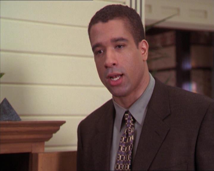 Charmed-Online-dot-215GiveMeASign1085.jpg