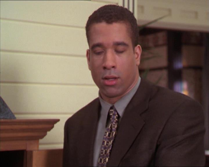 Charmed-Online-dot-215GiveMeASign1089.jpg