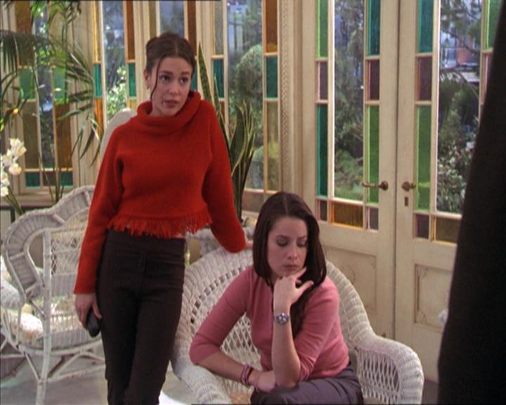 Charmed-Online-dot-215GiveMeASign1093.jpg