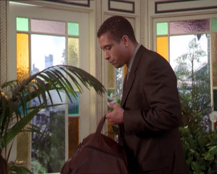 Charmed-Online-dot-215GiveMeASign1108.jpg