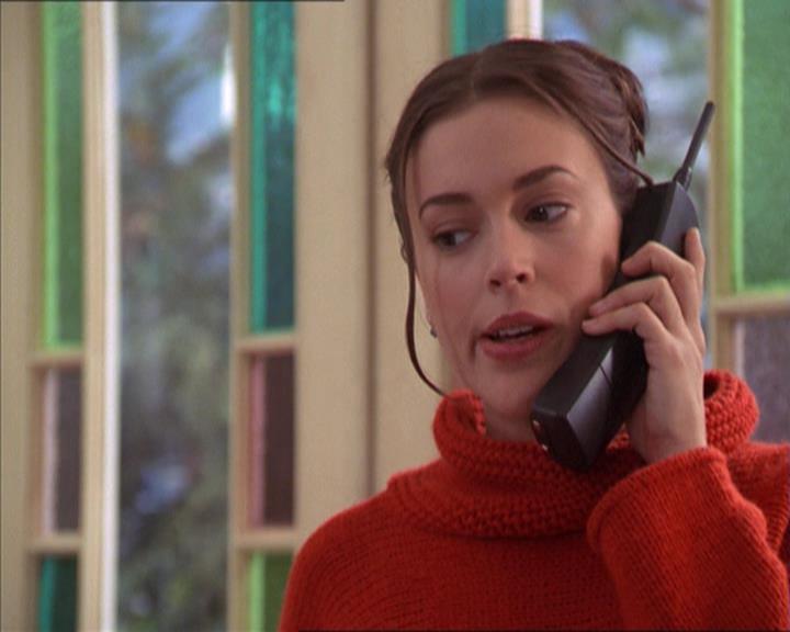 Charmed-Online-dot-215GiveMeASign1122.jpg