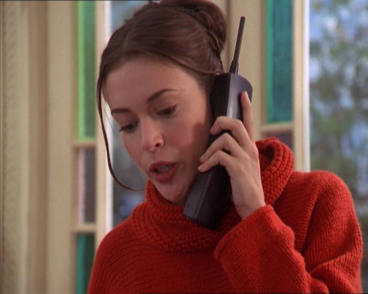 Charmed-Online-dot-215GiveMeASign1125.jpg