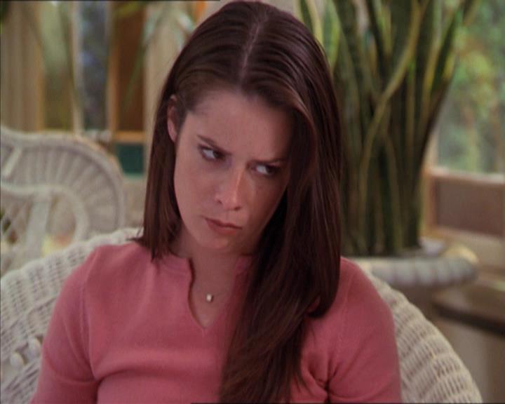 Charmed-Online-dot-215GiveMeASign1127.jpg