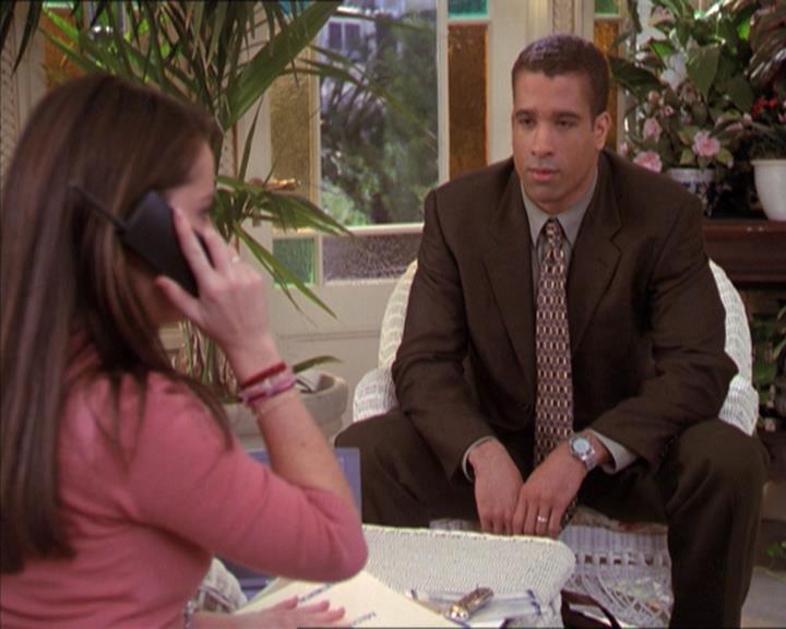 Charmed-Online-dot-215GiveMeASign1132.jpg