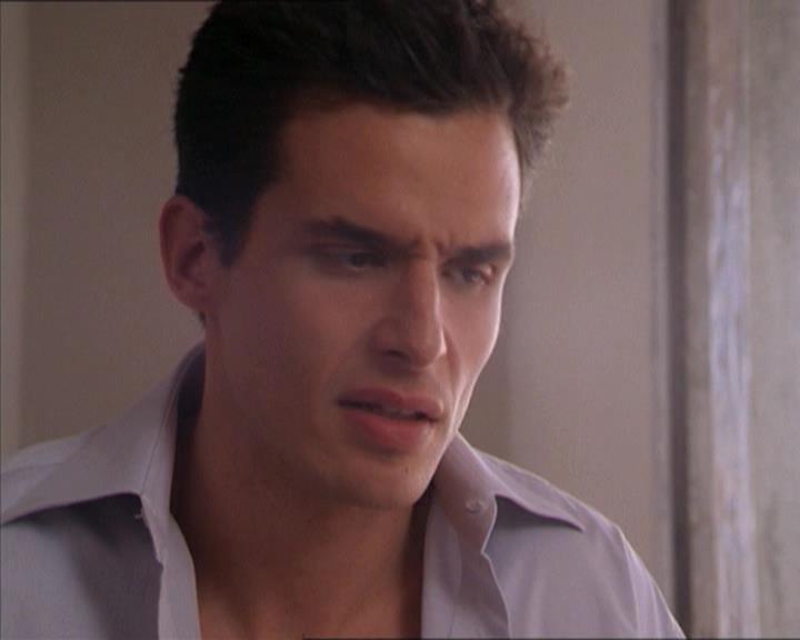 Charmed-Online-dot-215GiveMeASign1183.jpg