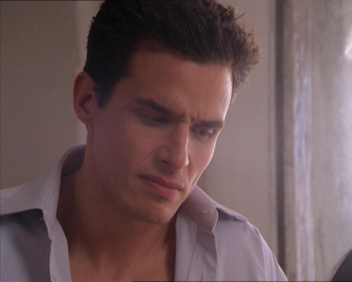Charmed-Online-dot-215GiveMeASign1189.jpg