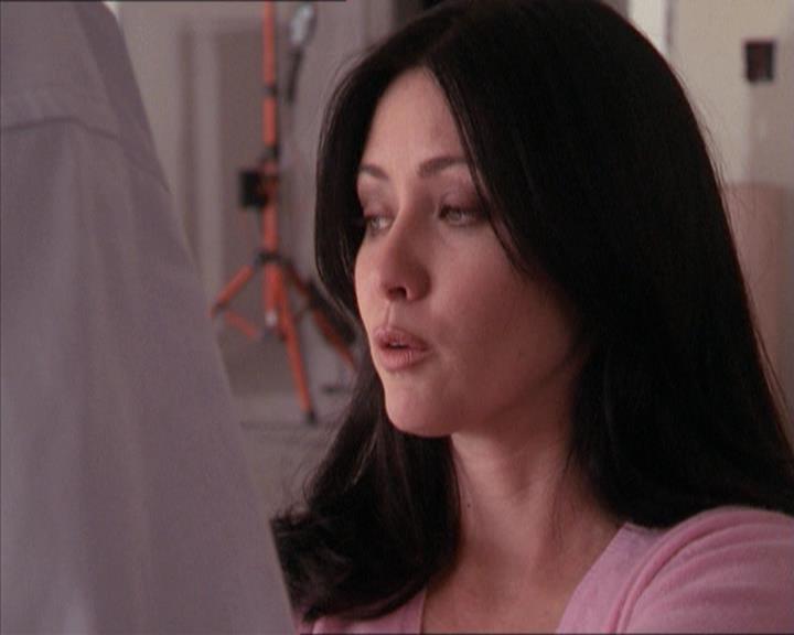 Charmed-Online-dot-215GiveMeASign1190.jpg