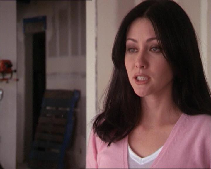 Charmed-Online-dot-215GiveMeASign1198.jpg