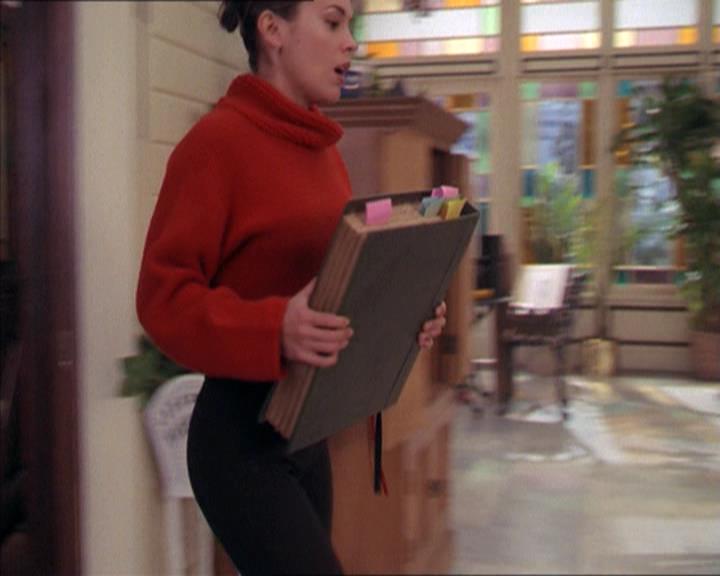 Charmed-Online-dot-215GiveMeASign1228.jpg