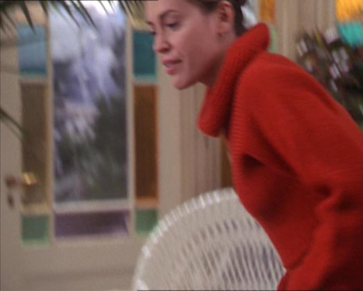 Charmed-Online-dot-215GiveMeASign1238.jpg