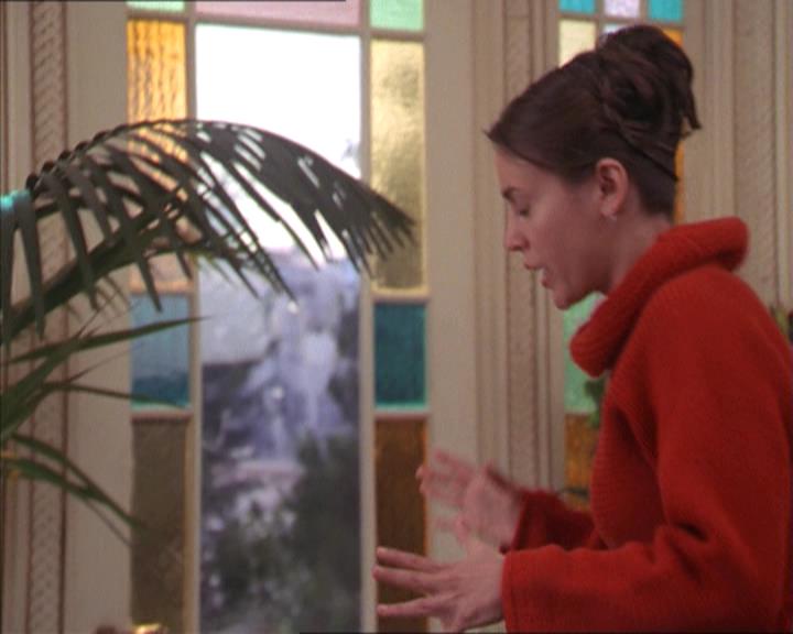 Charmed-Online-dot-215GiveMeASign1239.jpg