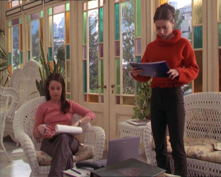 Charmed-Online-dot-215GiveMeASign1252.jpg