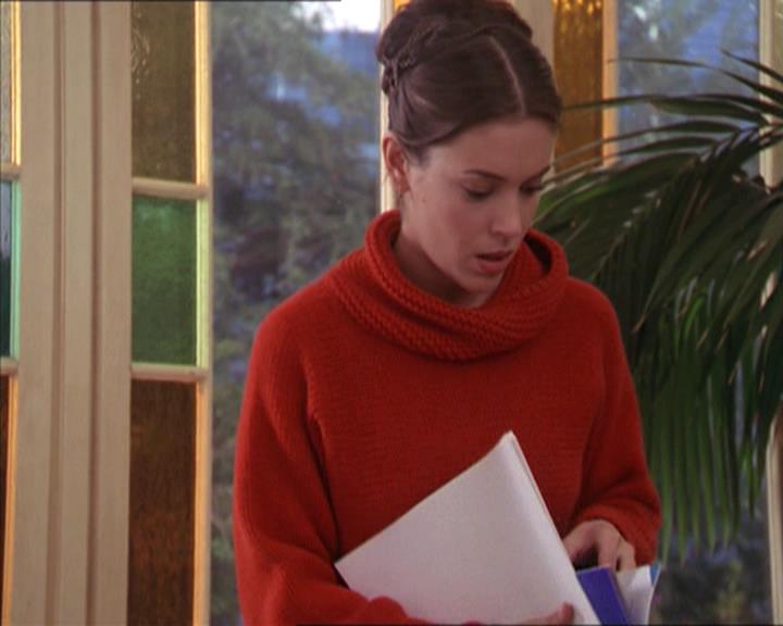 Charmed-Online-dot-215GiveMeASign1301.jpg