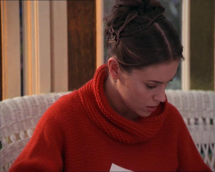 Charmed-Online-dot-215GiveMeASign1322.jpg