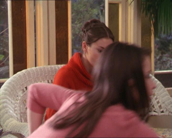 Charmed-Online-dot-215GiveMeASign1326.jpg