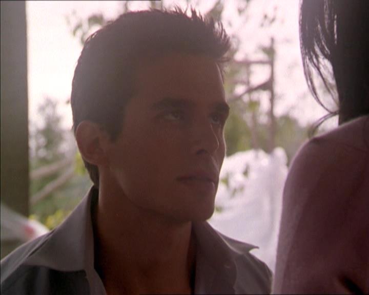 Charmed-Online-dot-215GiveMeASign1354.jpg